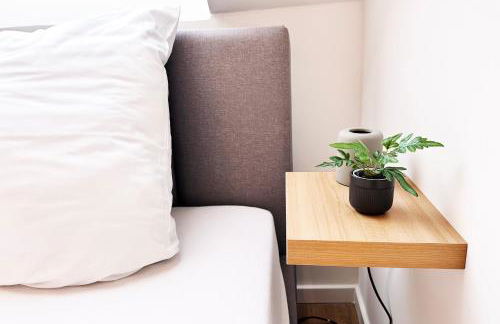 Suite-Apartment zentral in Krefeld mit hohen Decken - Foto 4