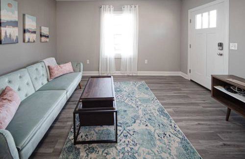 Delightful airy remodeled 1 1 Elsas - Photo 3