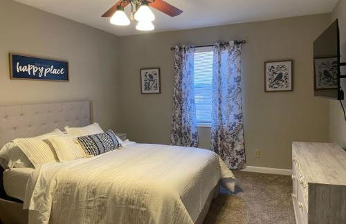Charming Condo Near WFU and Hospitals, Full Kitchen, Strong WiFi, In-Unit Laundry - Foto 4
