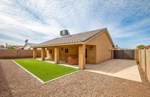 King Bed - Hot Tub, 3 Queens, Home away from home - Foto 15