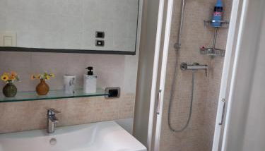 LotusNest - Casa Privata - Letto Matrimoniale, Parcheggio, Treno - Foto 2