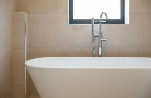 Luxury 4BDR House By Torr Property Group Short Lets & Serviced Accommodation With Free Gated Secure Parking & Private Patio Garden Liverpool - Foto 46