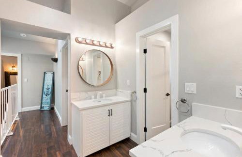 Elegant Beach Living, Just Blocks to the Sand - Foto 14