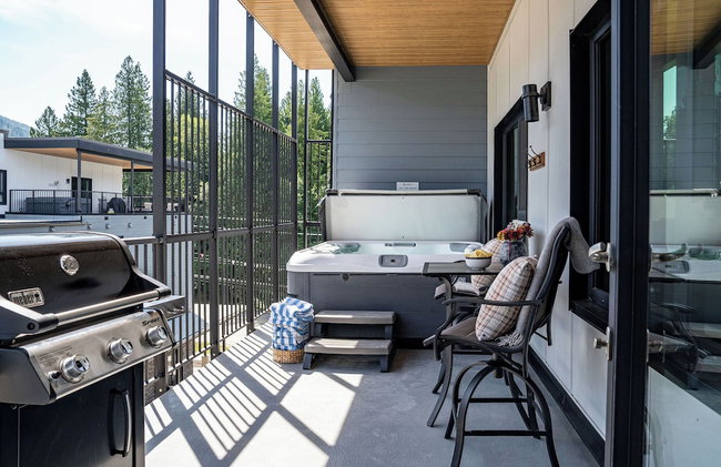Altitude Adjustment Revelstoke Vacations - Photo 30