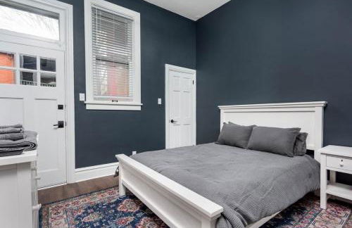 Flats on Front - Riverfront Gem Fast Wi-Fi 1F - Foto 3