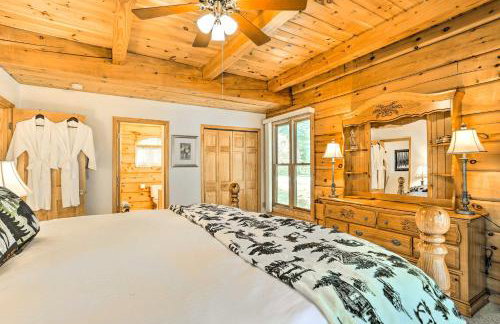 Bayfield Cabin with Wraparound Deck and Fire Pit - Foto 17