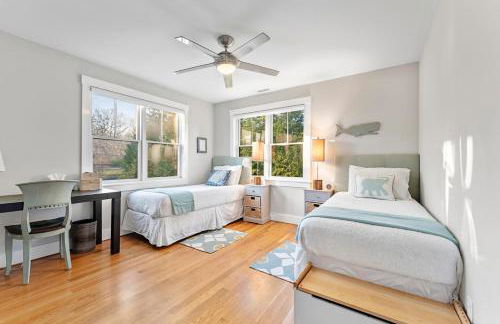 Modern Family Home Walkable to Town - Foto 30