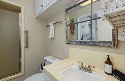 Coastal Retreat with Hot Tub Ocean Views Backyard Fun Newport Oasis by AvantStay - Foto 24