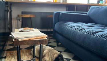 2 The Old Canteen, Two Minute Walk To Beach - Foto 4, furniture, towels, pet friendly, storage, heating