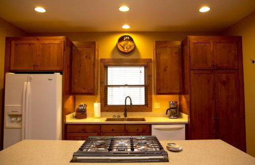 Secluded Cabin - Games, Fire Pit, Hot Tub, Pet OK - Foto 27