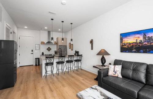 East Nash Condo for 4 with Public Rooftop Near DT - Foto 9