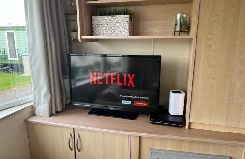 Dog Friendly Lovely Caravan 4 Berth Towyn North Wales Read full host details before booking Mon in to Fri out Fri in to Mon out Mon to Mon Fri to Fri ONLY - Foto 12