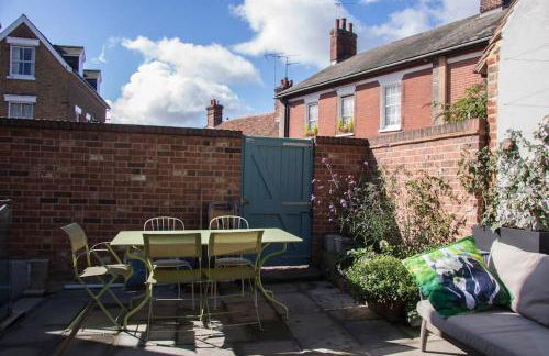 Charming Tudor riverside house - Foto 8