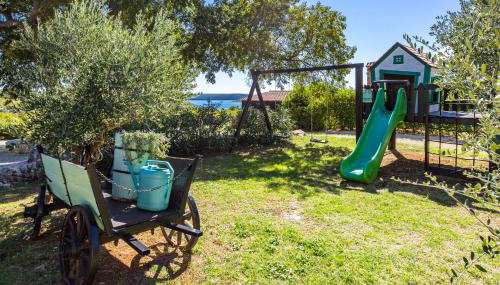 Villa Vlacich for 8 people near Labin - Rabac with heated pool, sea view & kids playground - only 2 km from the beach - Foto 4, Garden, Garden view