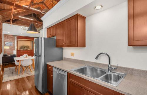 Jennifer's Historic Riverfront Loft Private Patio - Photo 9