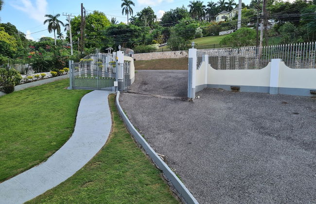 Lovely 1-bed in Montego Bay-rose View Apartment - Photo 19