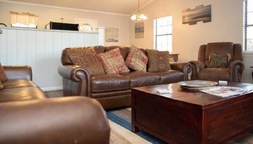 Lakefront Cottage with Private Hot Tub! - Foto 5