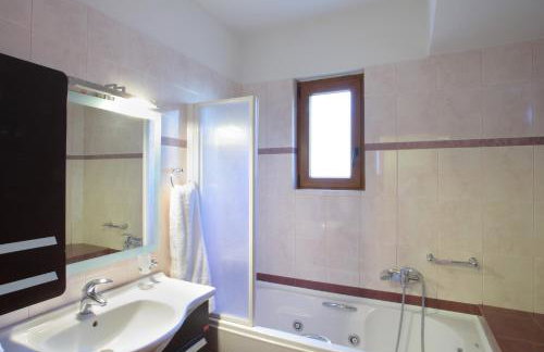 Irida beachfront Villa for 12 steps to amenities - Foto 28