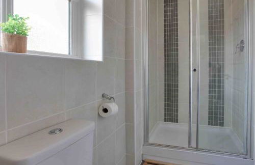 Elizabeth II Five Bedroom Spacious Home - Foto 11