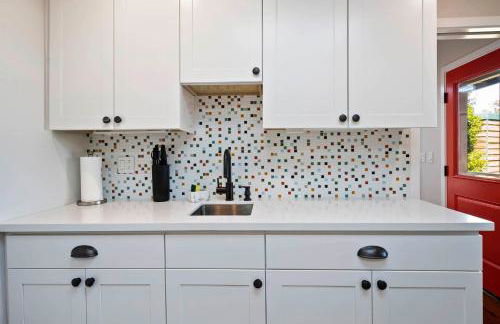 Small Home with Ocean View walk to Restaurants Brewery Shops Beach - Foto 11