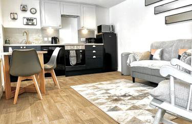 Central, Stylish - 2 Bed Property, The Stable @ Warrenfield, Free WiFi & Parking - Foto 1