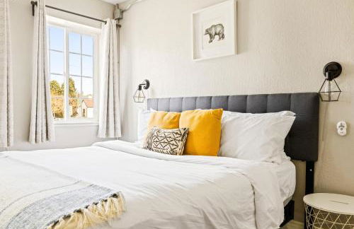 Stylish City Retreat - King Beds - Walk to Sloans Lake - Foto 2