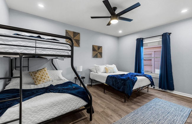 Inviting 4BR 2 5BA Downtown Home With Ample Space - Photo 19