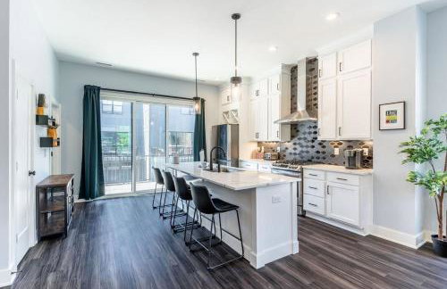 Lux Home 5 mins to Grand Park with Private Garage-Family Friendly - Foto 15