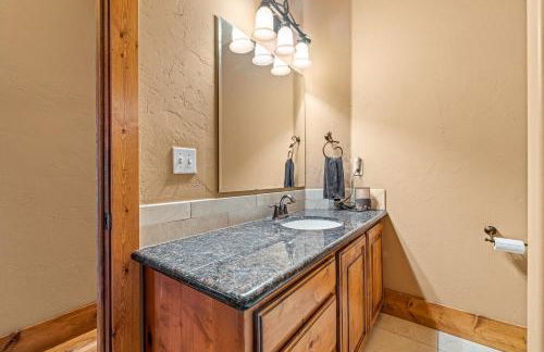 New! Black Bear Inn - Pet friendly - trailer parking - walk to lake - rustic - Foto 18