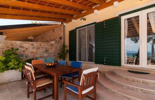 Deluxe Villa Sirena on the beach with Pool - Photo 15