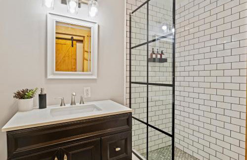 Cozy Home W/ King Bed & Lake access - Foto 22