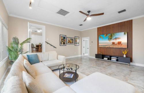 2 King Suites - Hot Tub - Large Patio - Sleeps 12 - Foto 1