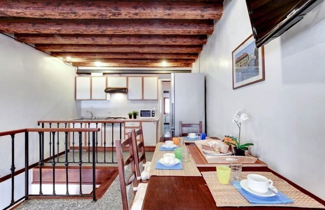 Guggenheim Collection Venice Apartment - Photo 9