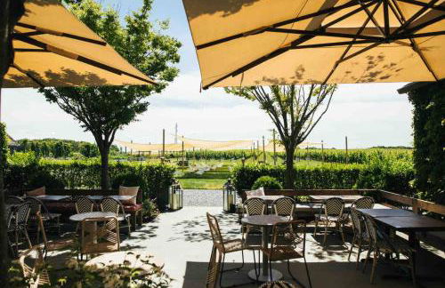 Stunning luxury Retreat I Wineries & Fall Farm Fun - Photo 48