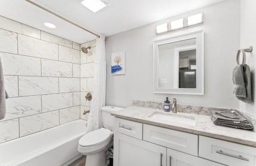 Prime West Downtown Studio and 1BR Suites w Free Parking, Washer, and Dryer - Foto 17