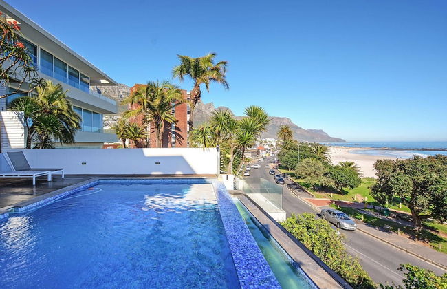 Villa Bleu Blanc in Camps Bay With Pool and Views - Foto 27
