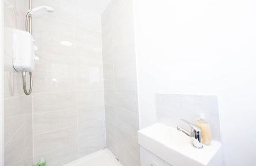 Contemporary 3 Bedroom Home with Garden & Parking - Foto 34