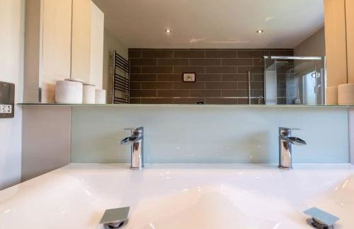 Stunning 5-bed 3-bath house close to the sea! - Foto 42