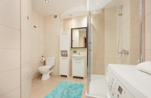 Apartament na Parterze z Parkingiem i Biurkiem do Pracy Zdalnej w Piasecznie by Noclegi Renters - Foto 22