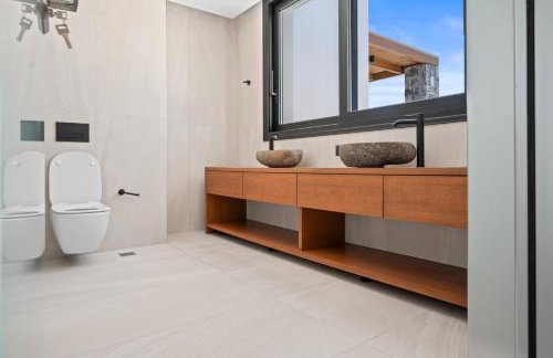 Villa Anassa - Luxurious 4-Bedroom Villa with Private Pool by Temma Villas - Photo 112
