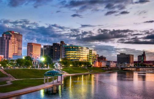 Spacious 3 Bedroom Sleeps 12 with 7 Beds plus Parking - Foto 8