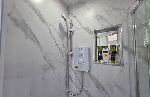 #18 Anfield 5 min walk Sleeps 7 4BR 5Bed 3Bathrms - Photo 11