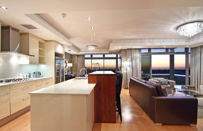 The Residences at Crystal Towers - Foto 22