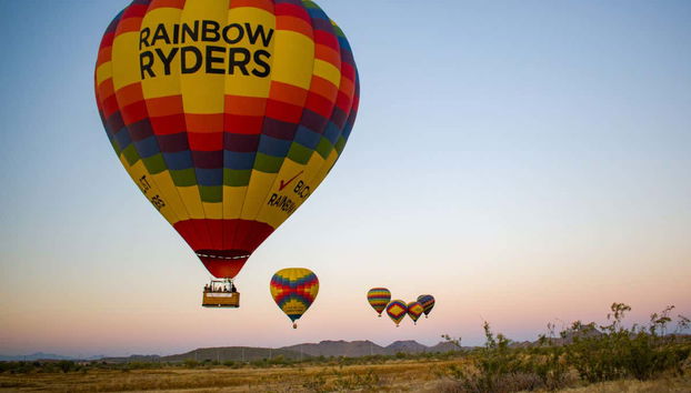 Passeio de balão ao amanhecer