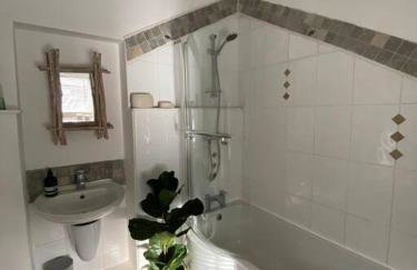 1750's cottage with open fire and beams - Foto 44