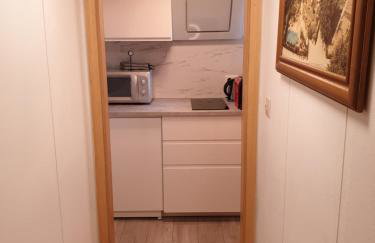 Sonnige ruhige Dachzimmer inkl WIFI plus Kaffee mit WG Dusche und neuer Küche - Foto 14