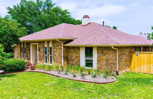 Sparkling Pool Retreat Near Legacy West by Vacation Your Way - Foto 47