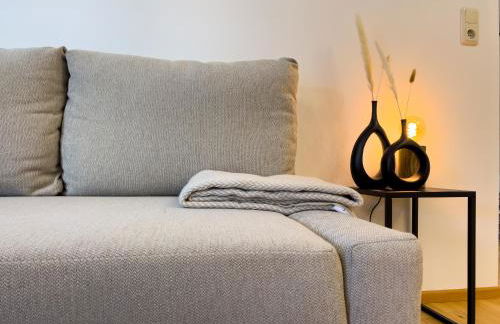 KUELhome - STYLISCHE ZENTRALE WOHNUNG MIT KÜCHE UND PARKPLATZ IN SEITENSTRAẞE - Foto 9