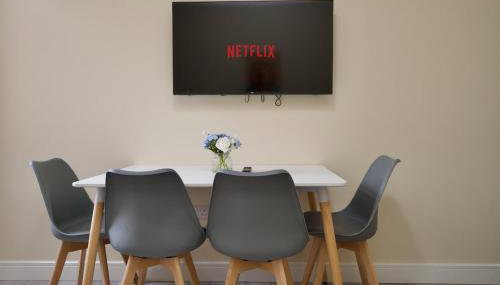 Hastings Manor - Free Netflix, Parking, WiFi & Private Garden - Foto 2