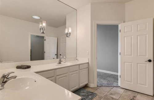 Captivating 4BR Haven with Park View near DT - Foto 12